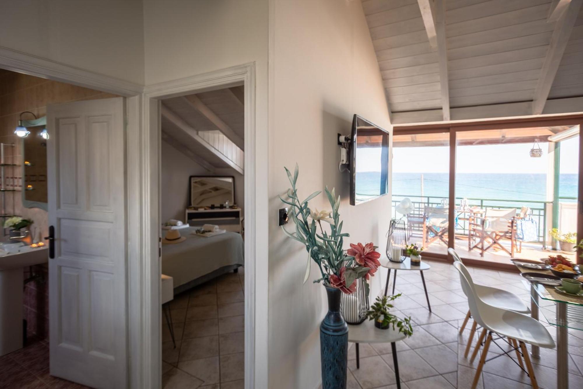 Tonias Houses - Thea House And Vrachos Attic Appartment Alykanas  Exterior photo